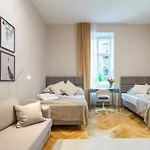 Julia Apartment *